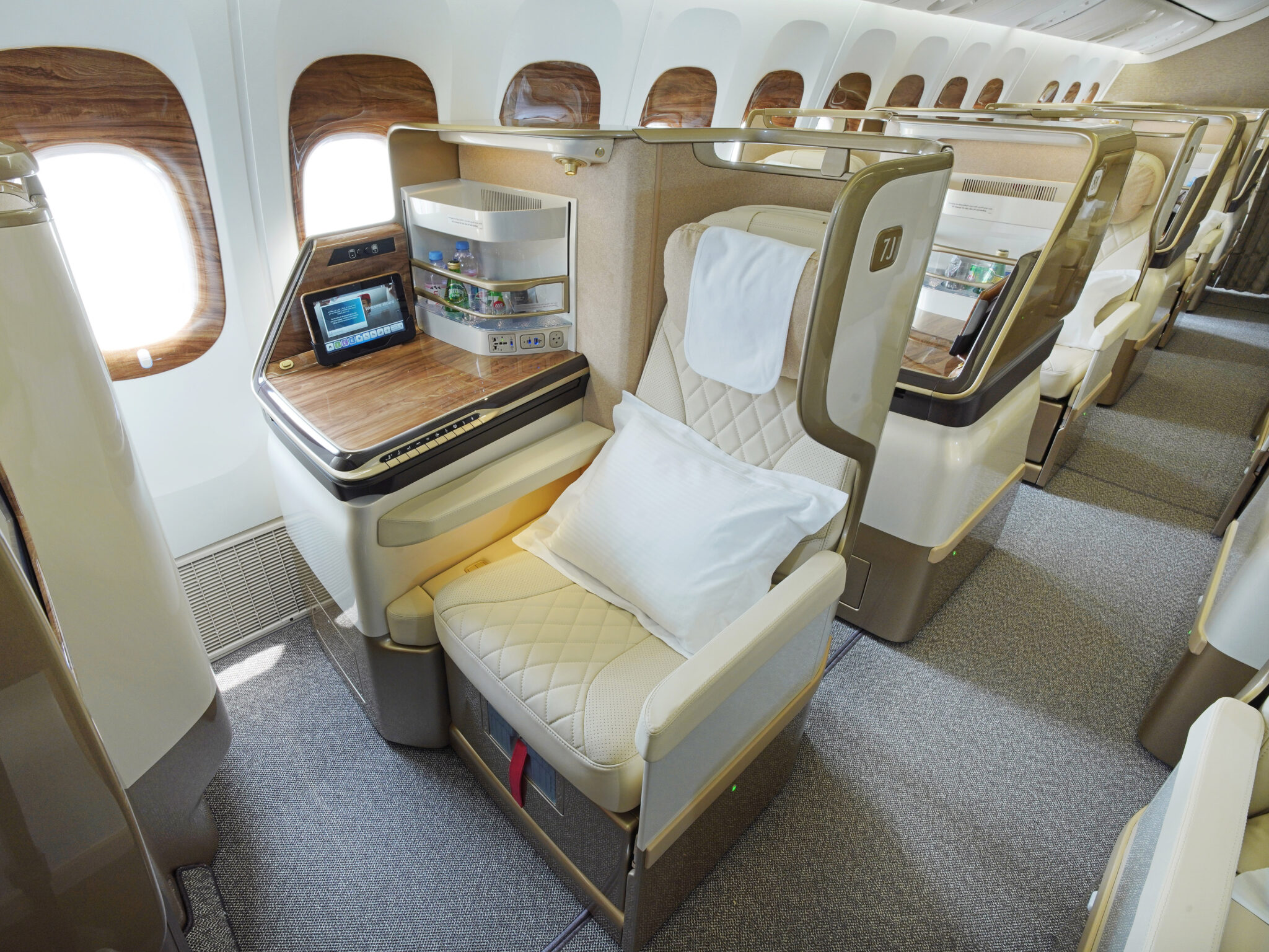 Emirates Debuts First Retrofitted Boeing 777